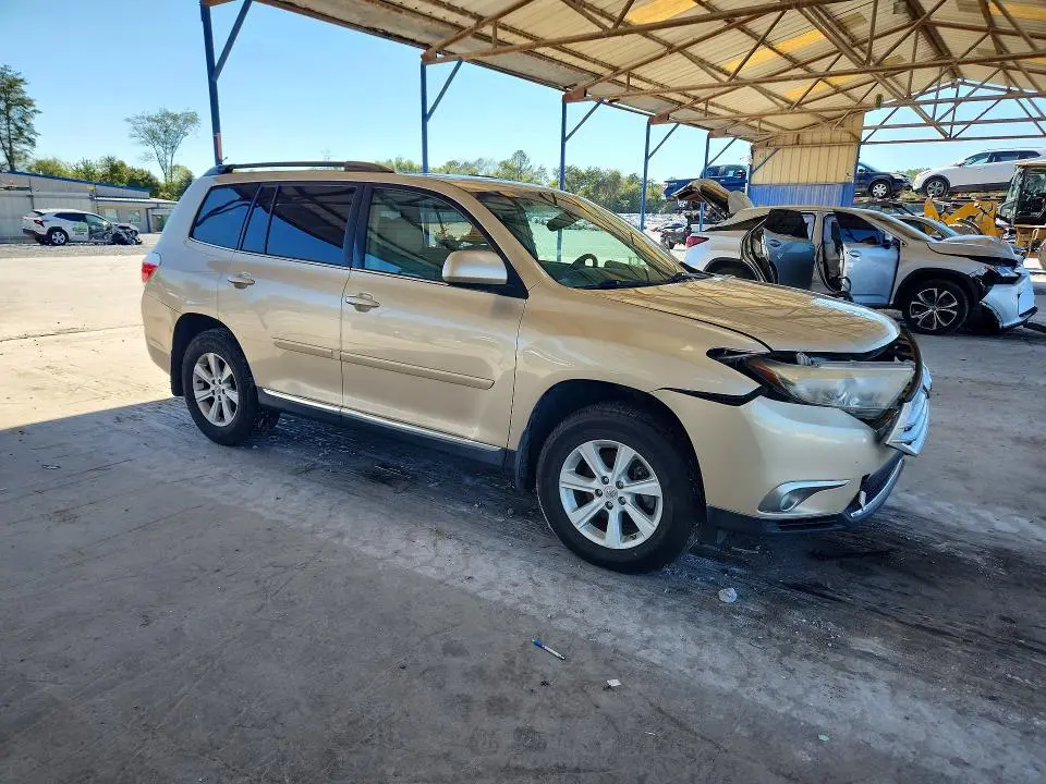 2012 TOYOTA HIGHLANDER SE  