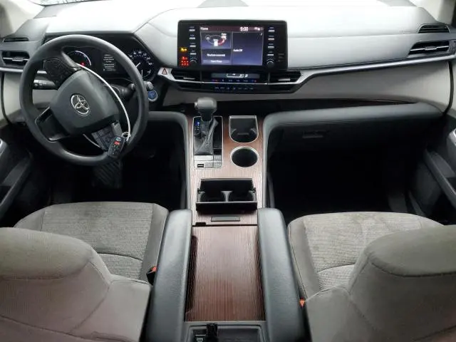 2022 TOYOTA SIENNA LE  