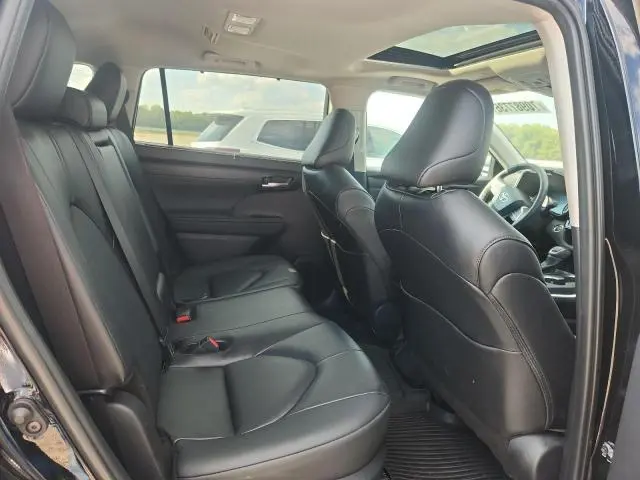 2026 TOYOTA HIGHLANDER XLE  