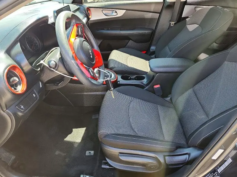 2023 KIA FORTE LX  