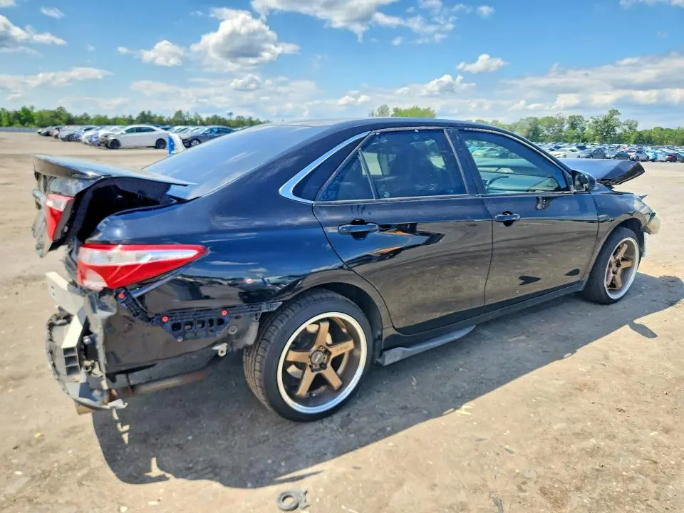 2016 TOYOTA CAMRY SE  