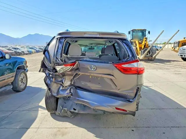 2015 TOYOTA SIENNA LE  