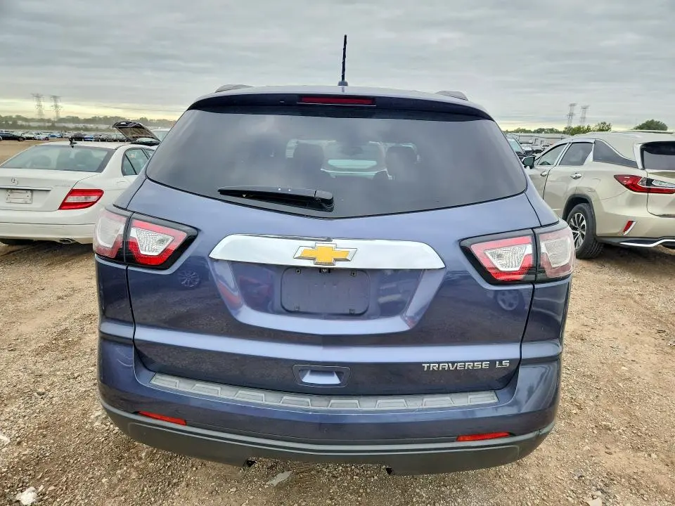 2013 CHEVROLET TRAVERSE LS  