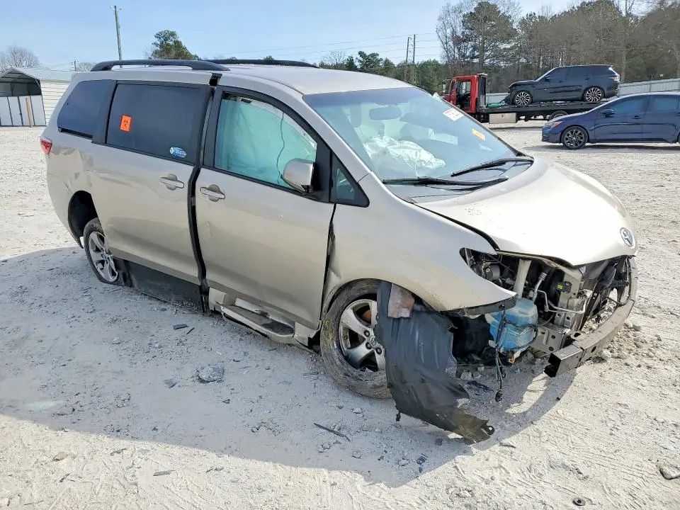 2015 TOYOTA SIENNA LE  