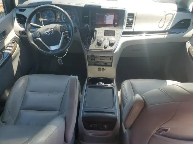 2018 TOYOTA SIENNA XLE