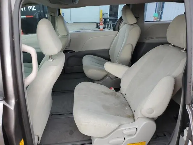 2011 TOYOTA SIENNA   