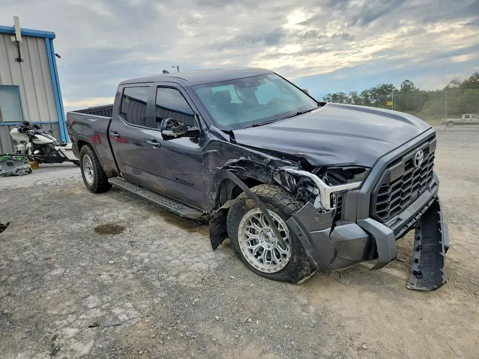 2024 TOYOTA TUNDRA CREWMAX SR5  