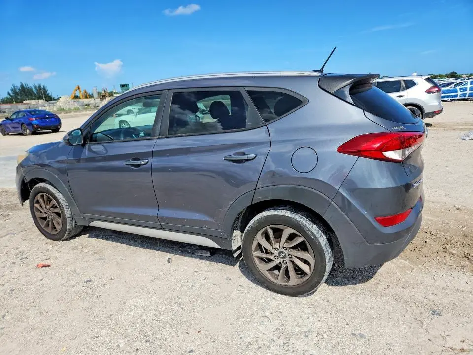 2017 HYUNDAI TUCSON SE  