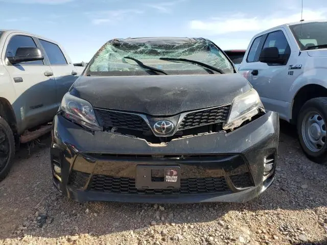 2018 TOYOTA SIENNA SE