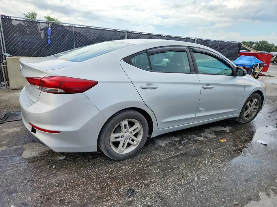 2018 HYUNDAI ELANTRA SE  