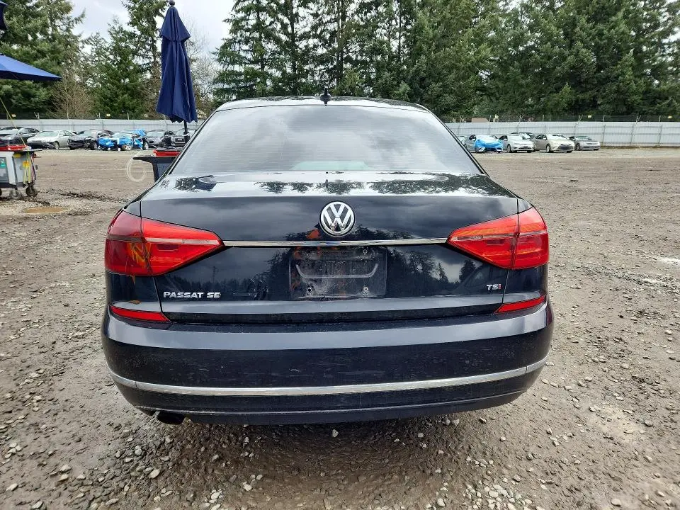 2016 VOLKSWAGEN PASSAT SE  