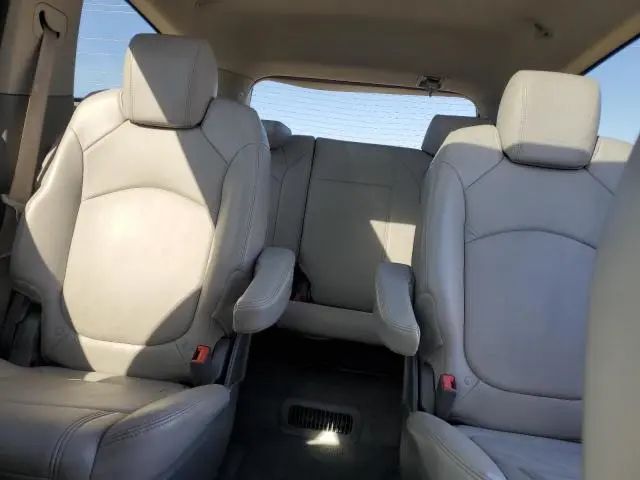 2010 CHEVROLET TRAVERSE LT  