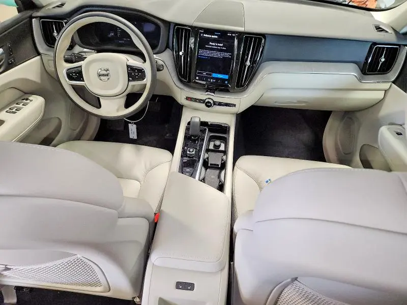 2025 VOLVO XC60 PLUS  