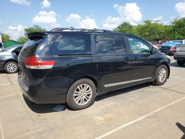 2011 TOYOTA SIENNA XLE  