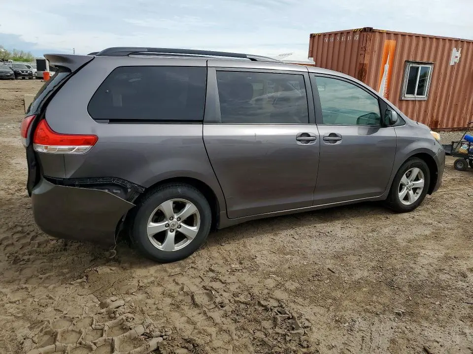 2011 TOYOTA SIENNA LE  