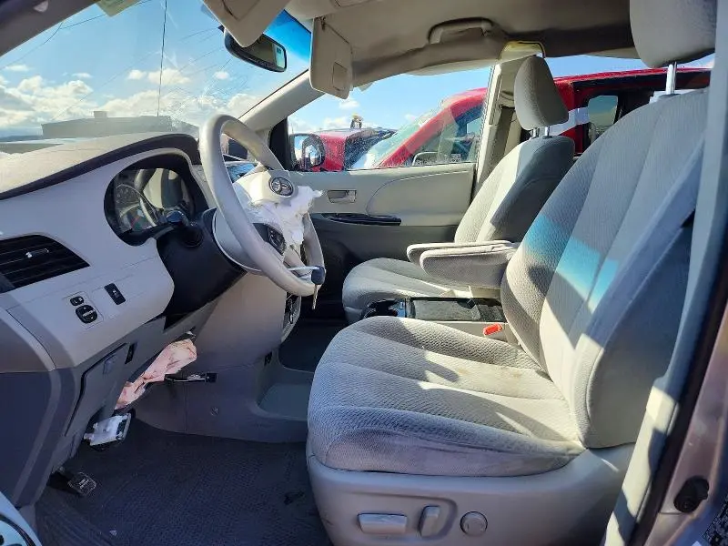 2011 TOYOTA SIENNA   