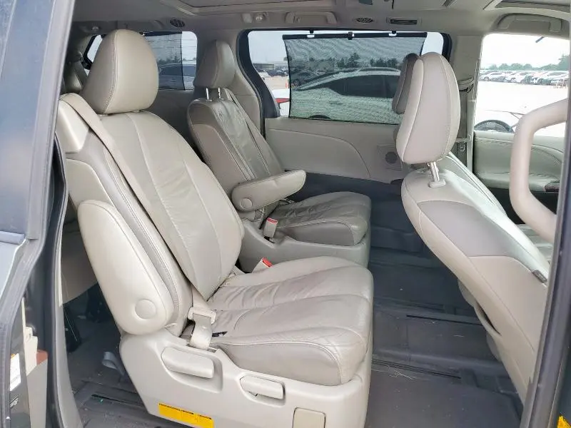 2011 TOYOTA SIENNA XLE