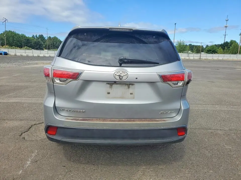 2015 TOYOTA HIGHLANDER XLE  