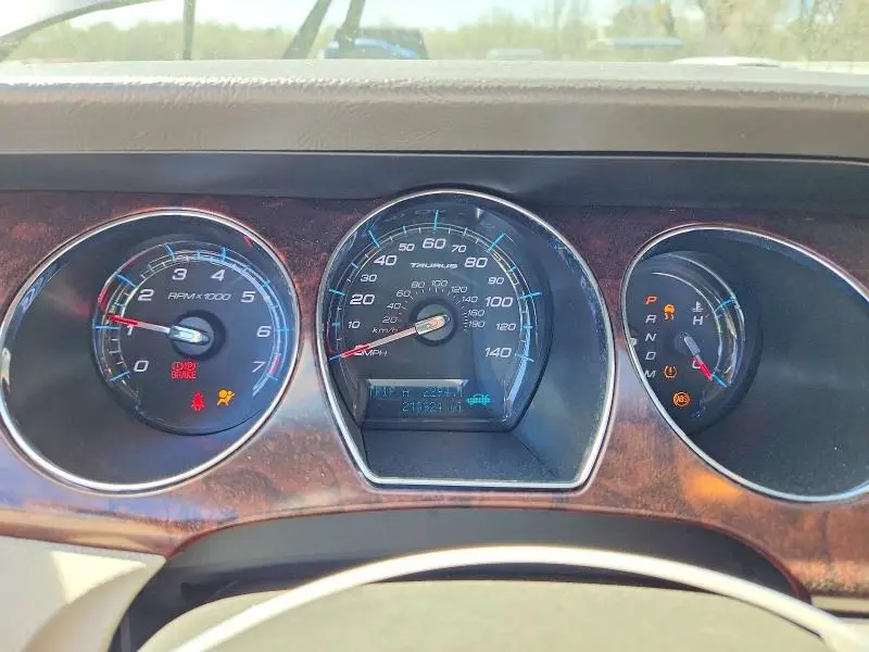 2011 FORD TAURUS SEL  