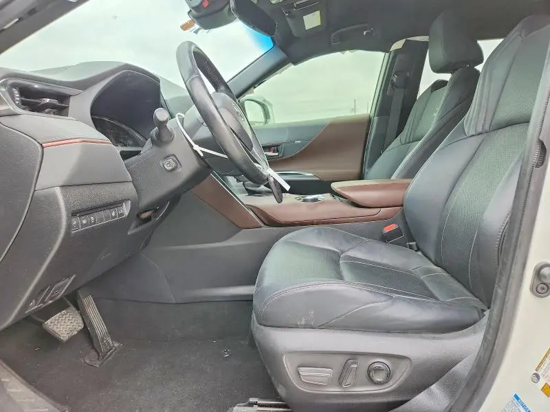 2021 TOYOTA VENZA XLE  