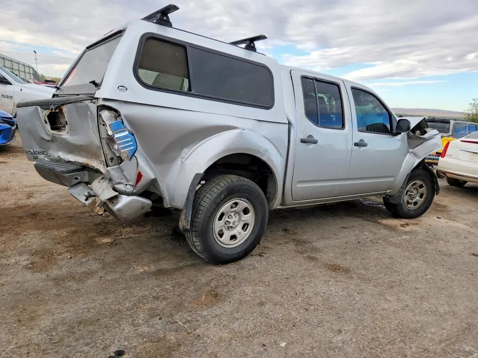 2013 NISSAN FRONTIER S  