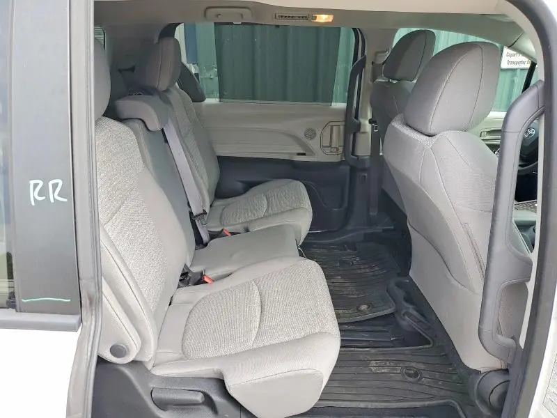 2022 TOYOTA SIENNA LE  