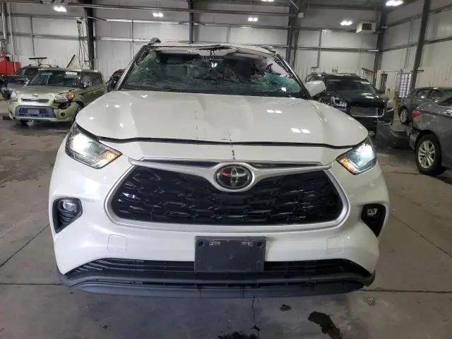 2021 TOYOTA HIGHLANDER XLE  