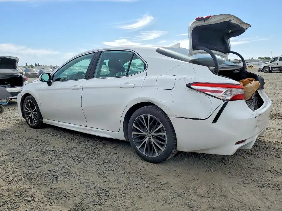 2020 TOYOTA CAMRY SE  