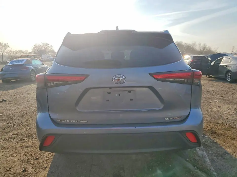 2023 TOYOTA HIGHLANDER XLE  