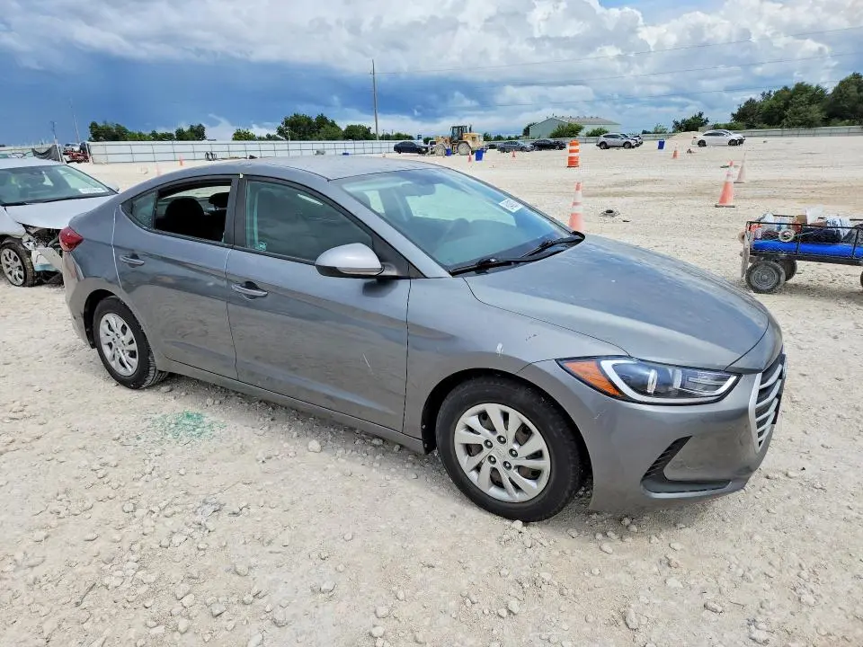 2018 HYUNDAI ELANTRA SE  