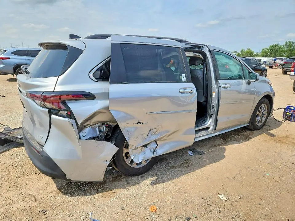 2025 TOYOTA SIENNA XLE 7-PASSENGER  