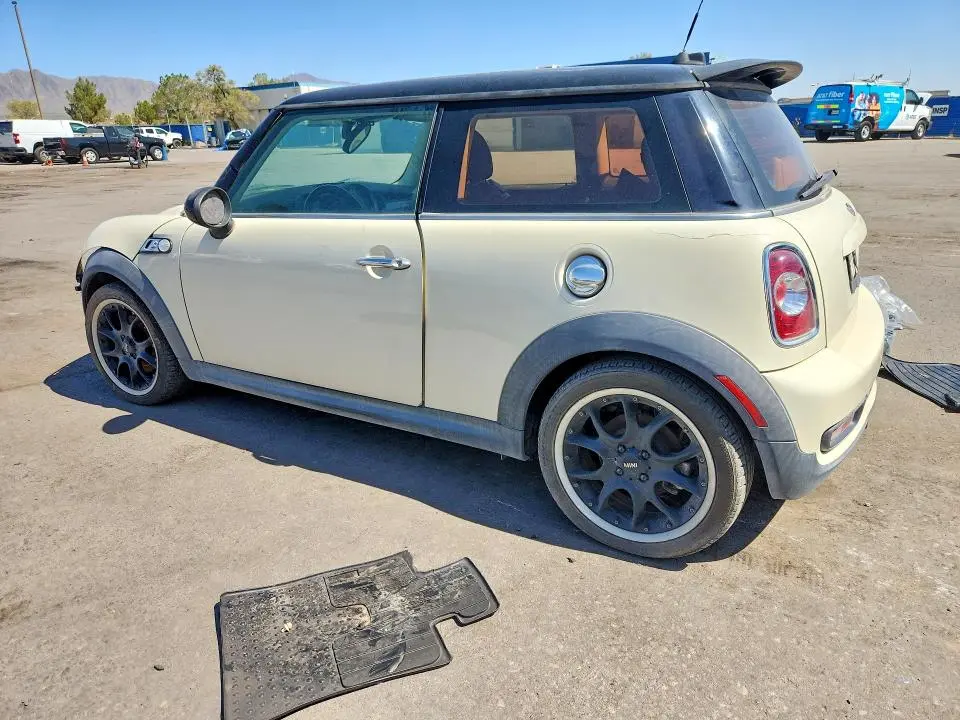 2011 MINI COOPER S  