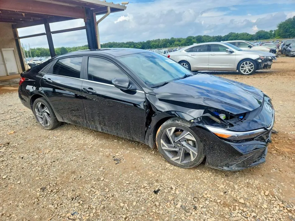 2025 HYUNDAI ELANTRA SEL  