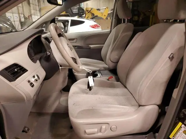 2013 TOYOTA SIENNA LE  
