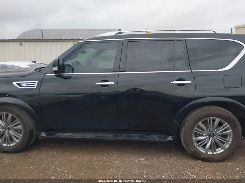 2023 INFINITI QX80 LUXE