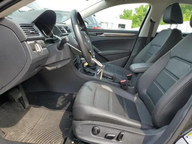 2017 VOLKSWAGEN PASSAT SE  