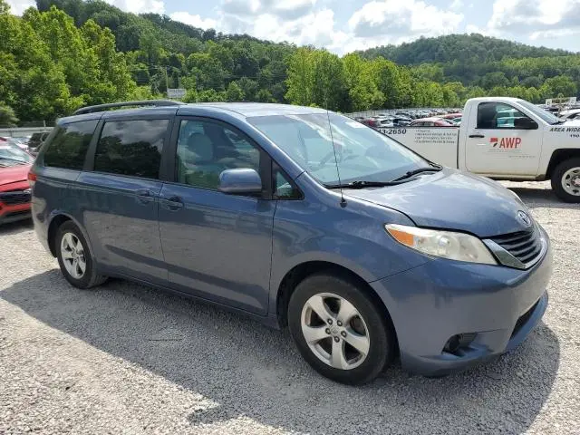 2014 TOYOTA SIENNA LE  