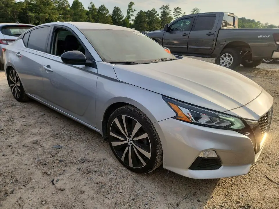 2019 NISSAN ALTIMA SR  