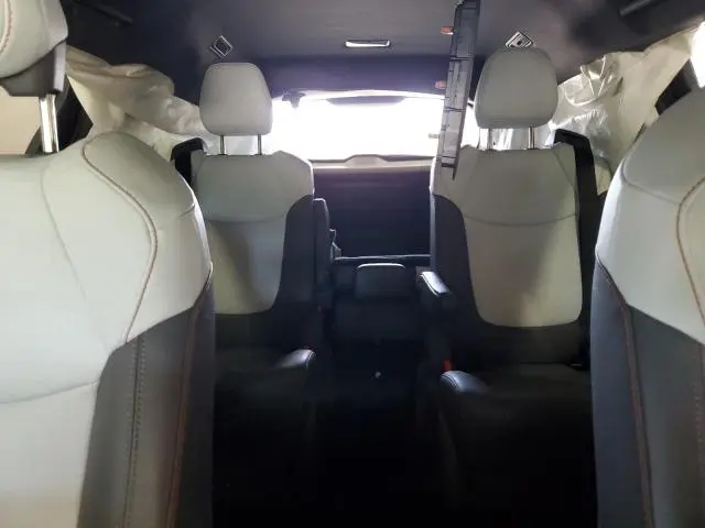2021 TOYOTA SIENNA XSE  