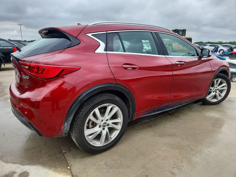 2019 INFINITI QX30 LUXE  