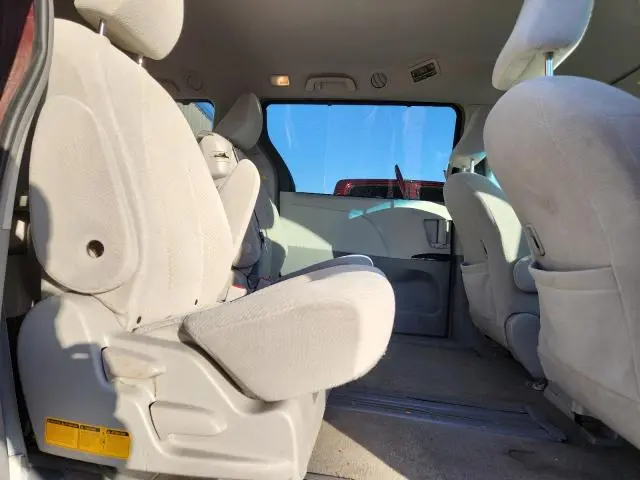 2013 TOYOTA SIENNA LE  