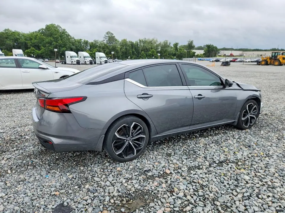 2023 NISSAN ALTIMA SR  