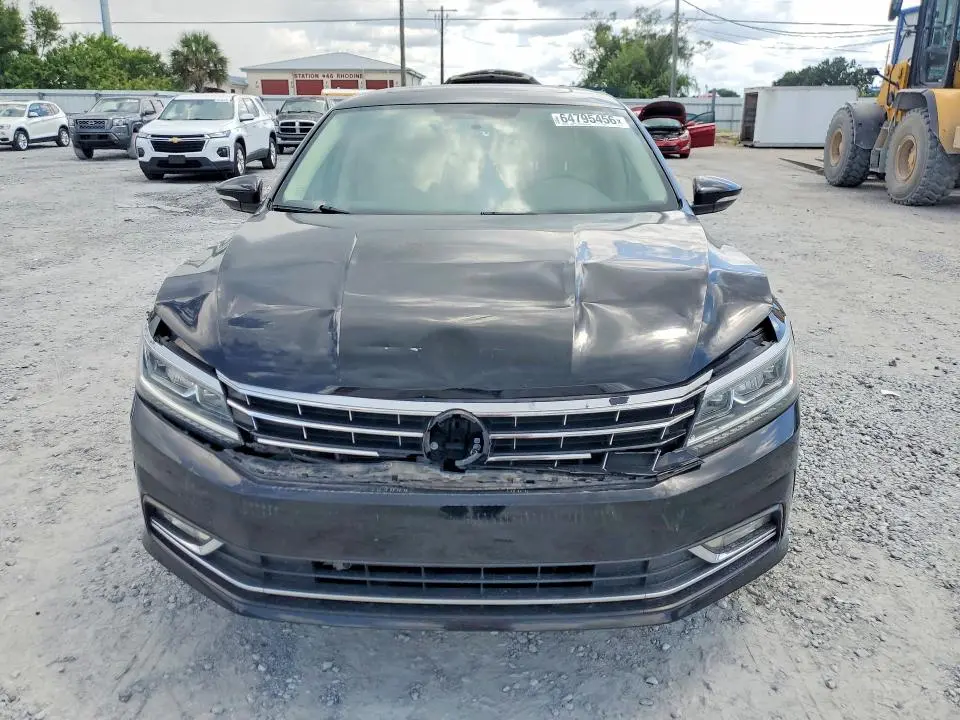 2016 VOLKSWAGEN PASSAT SE  