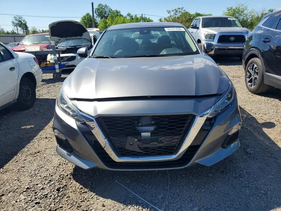 2022 NISSAN ALTIMA SV  