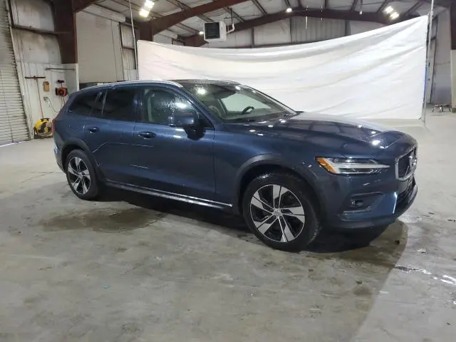 2020 VOLVO V60 CROSS COUNTRY T5 MOMENTUM  