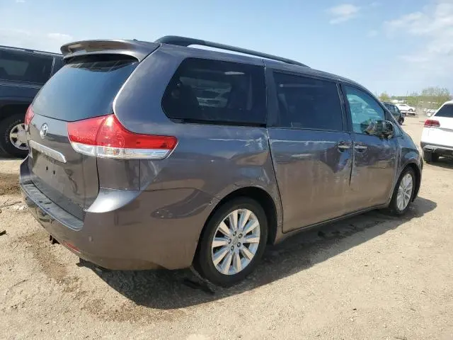 2011 TOYOTA SIENNA XLE