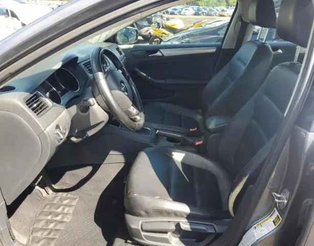 2017 VOLKSWAGEN JETTA SE  