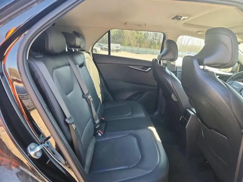 2023 KIA NIRO SX  