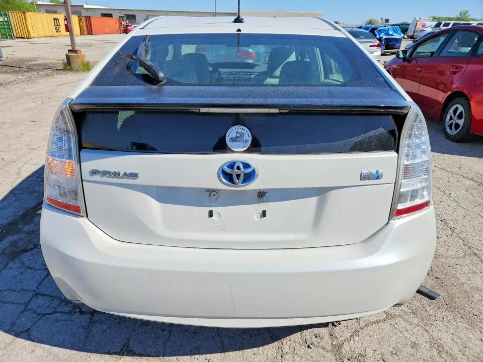 2010 TOYOTA PRIUS III  