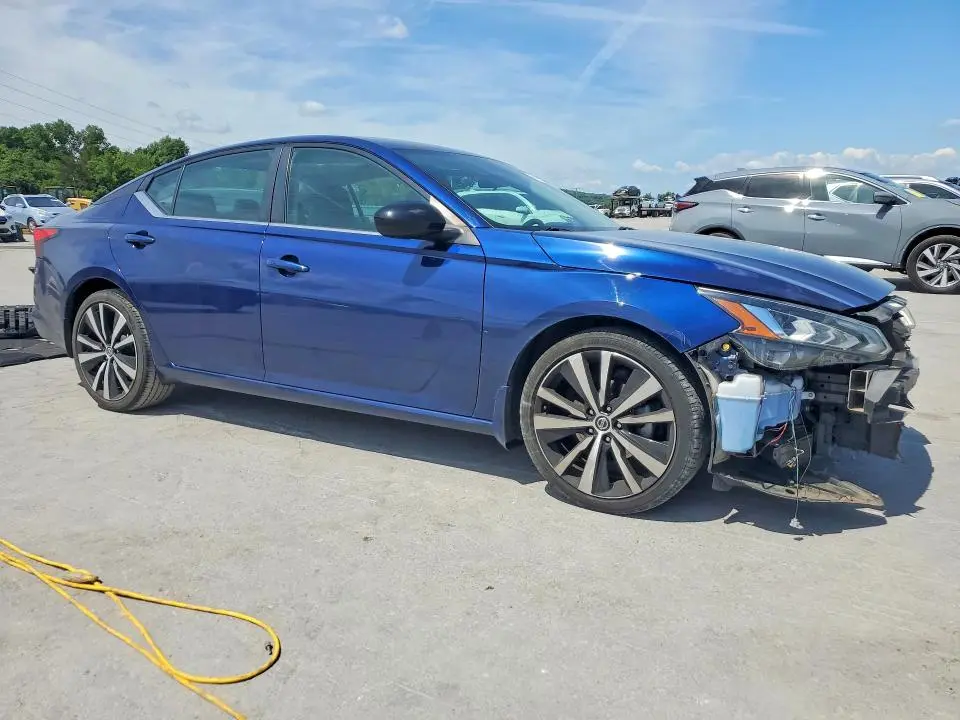 2021 NISSAN ALTIMA SV  